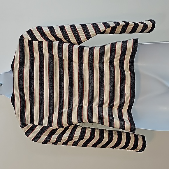 Cabi size 6 cruise jacket/blazer.  New with tags, excellent new condition. - Picture 4 of 10